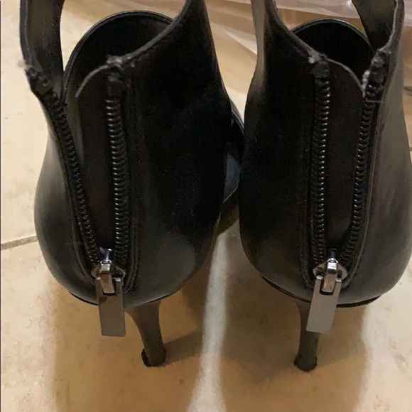 Also heels - Picture 3 of 5